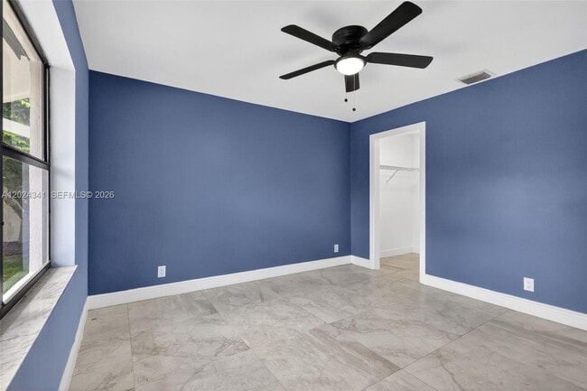 Building Photo - 9654 Sun Pointe Dr