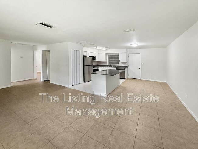 Building Photo - 6805 Mathers Ln