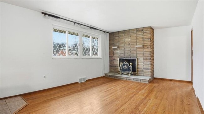 Building Photo - 4782 Barone Dr