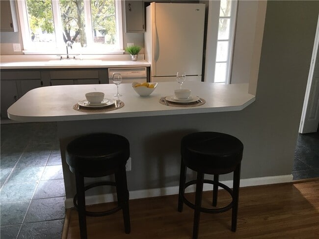 Building Photo - 4 Peachtree Ln