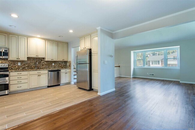 Building Photo - 15 Gainsville Dr