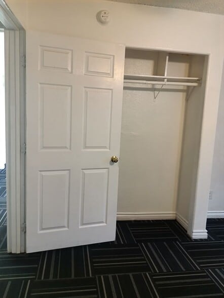 Building Photo - 3853 Winona Ave