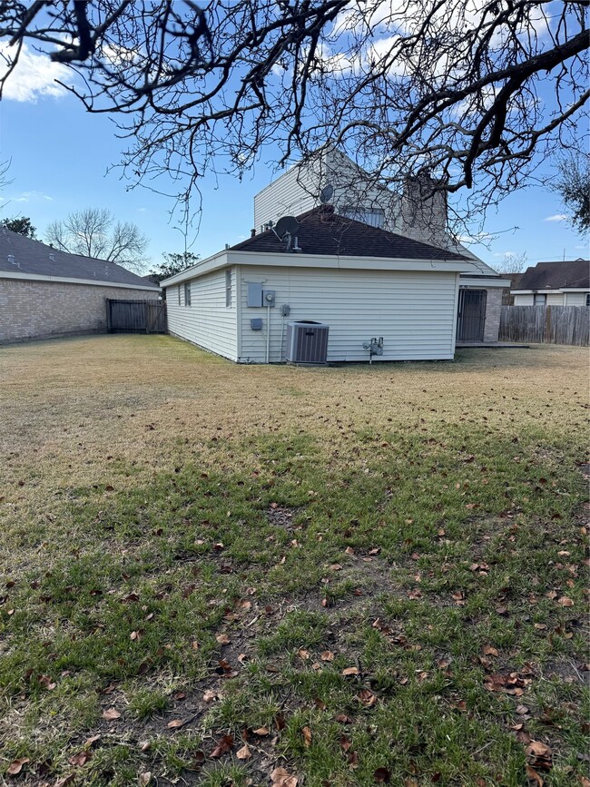 Building Photo - 6103 Linnhaven Dr