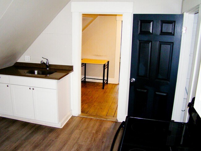 Building Photo - 86 School St