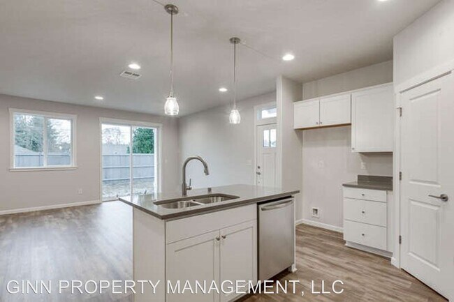 Building Photo - 3 br, 2.5 bath House - 11029 NE 23rd Circle