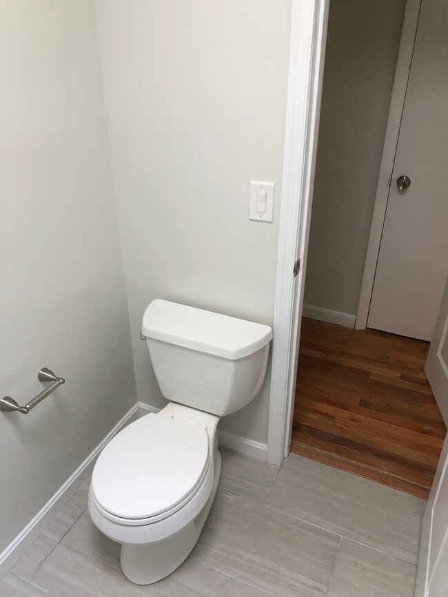 Building Photo - West End Giant