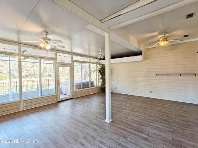 Building Photo - 1563 Lakeway Dr