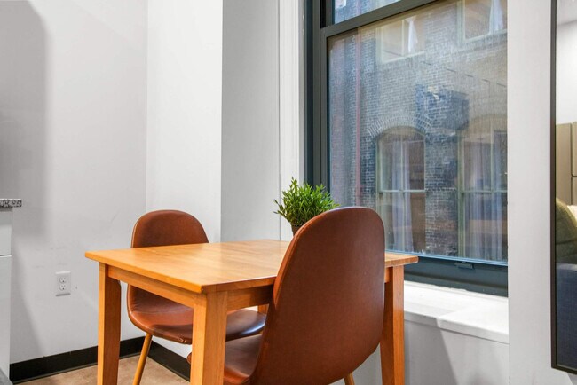 Building Photo - 209 9th St