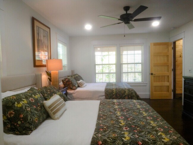 Building Photo - 63 Redwood Ln