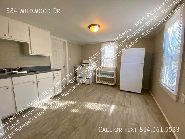 Building Photo - 584 Wildwood Dr