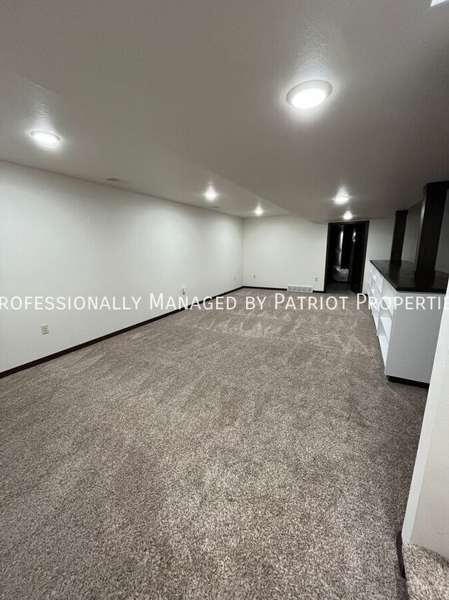 Building Photo - 245 Alyssa St