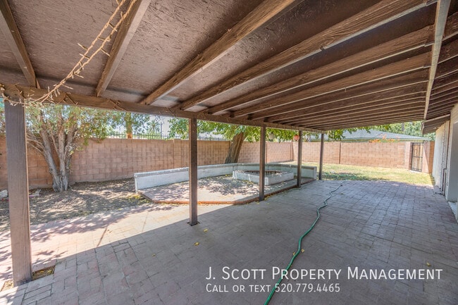 Building Photo - 723 W Cactus Wren Dr