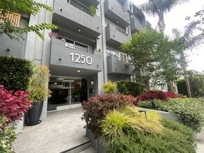 Building Photo - 1250 Kings Rd