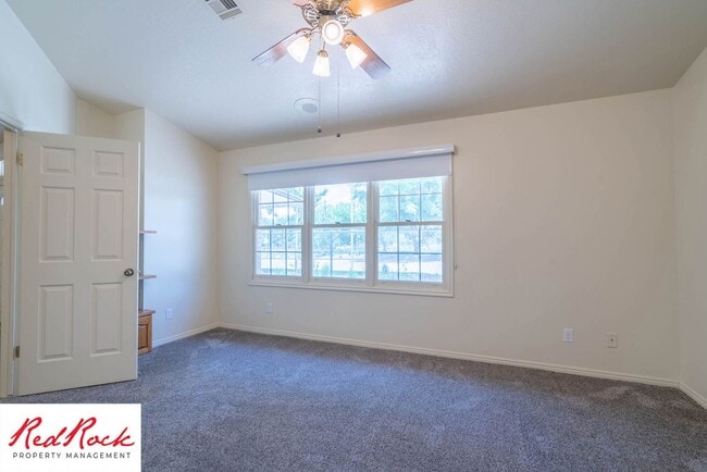 Building Photo - 3 Bedroom End Unit Home in Downtown St. George