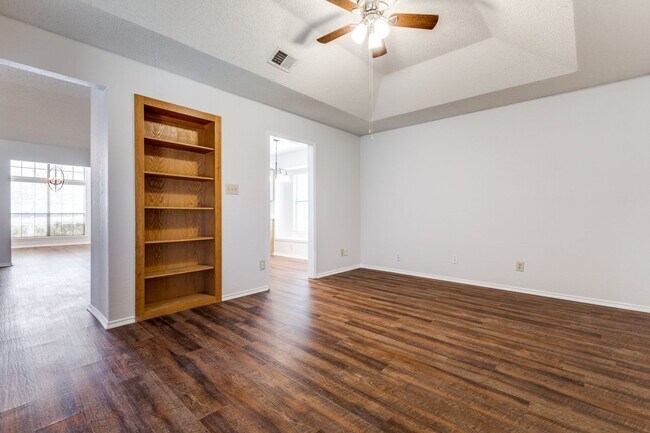 Building Photo - Lovely 3 Bedroom, 2 Bathroom Home in Mesqu...