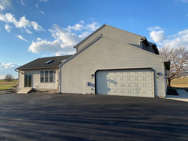 Building Photo - 320 Mt Vernon Rd