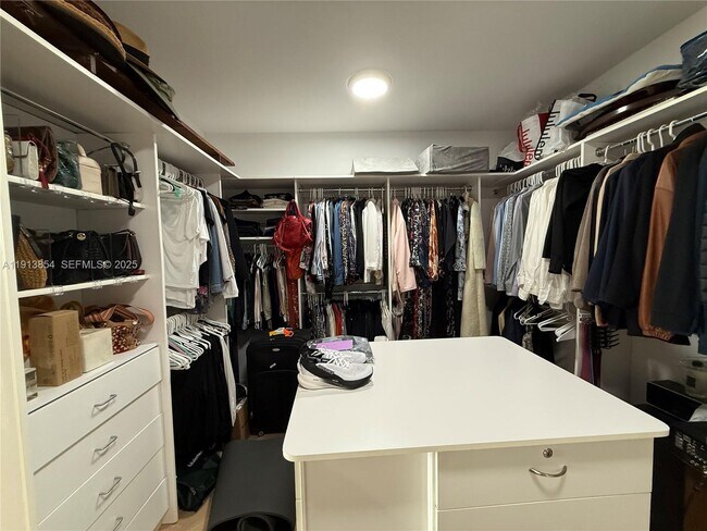 Building Photo - 19500 Turnberry Way