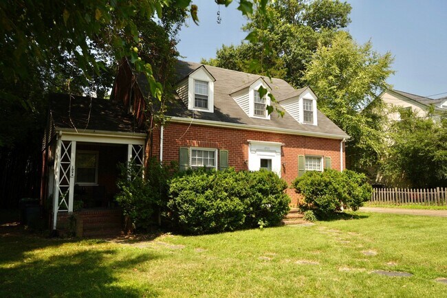 Building Photo - 109 Piedmont Ave N