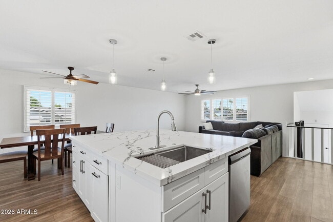 Building Photo - 1628 E Hermosa Dr