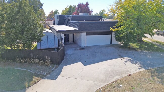 Building Photo - Opportunity Knocking with this HUGE home available for Rent to Own or Lease!