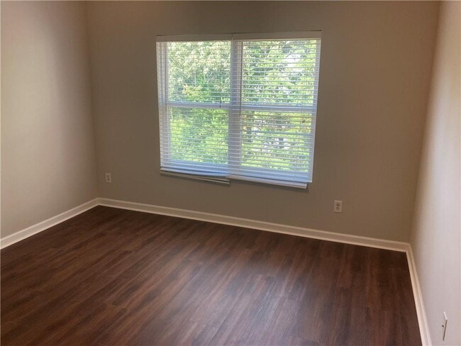 Building Photo - 370 Pointe Cir