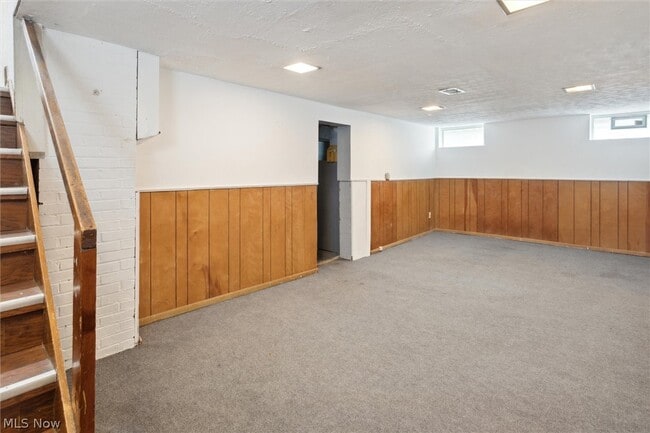 Building Photo - 9504 S Highland Ave