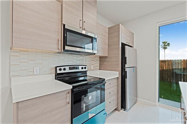 Building Photo - 3500 Vanessa Ln