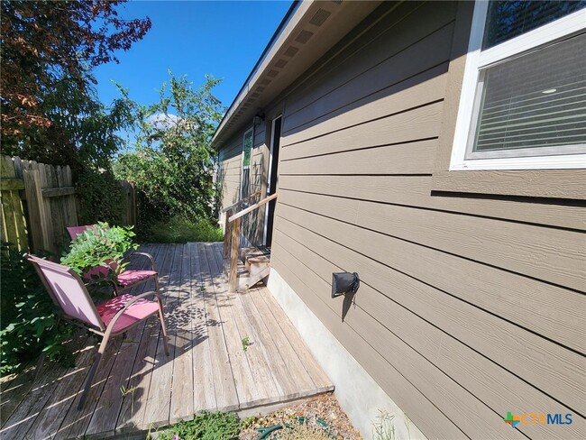 Building Photo - 1220 E Applewood Dr