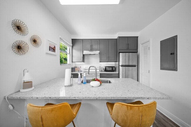 Building Photo - 1520 SW 11th Terrace