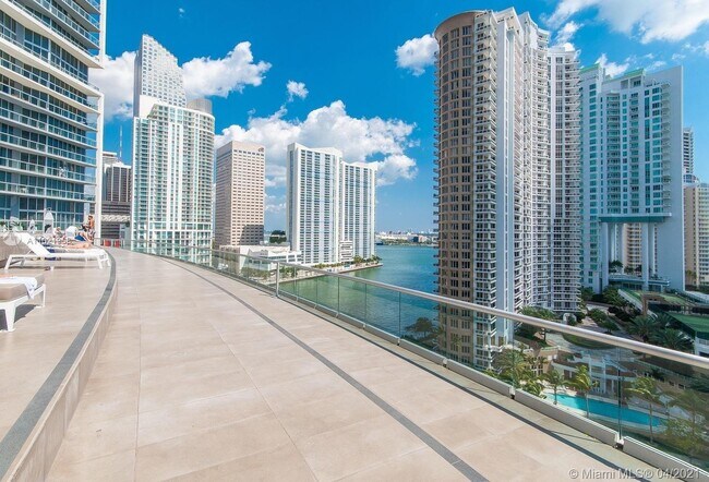 Building Photo - 475 Brickell Ave