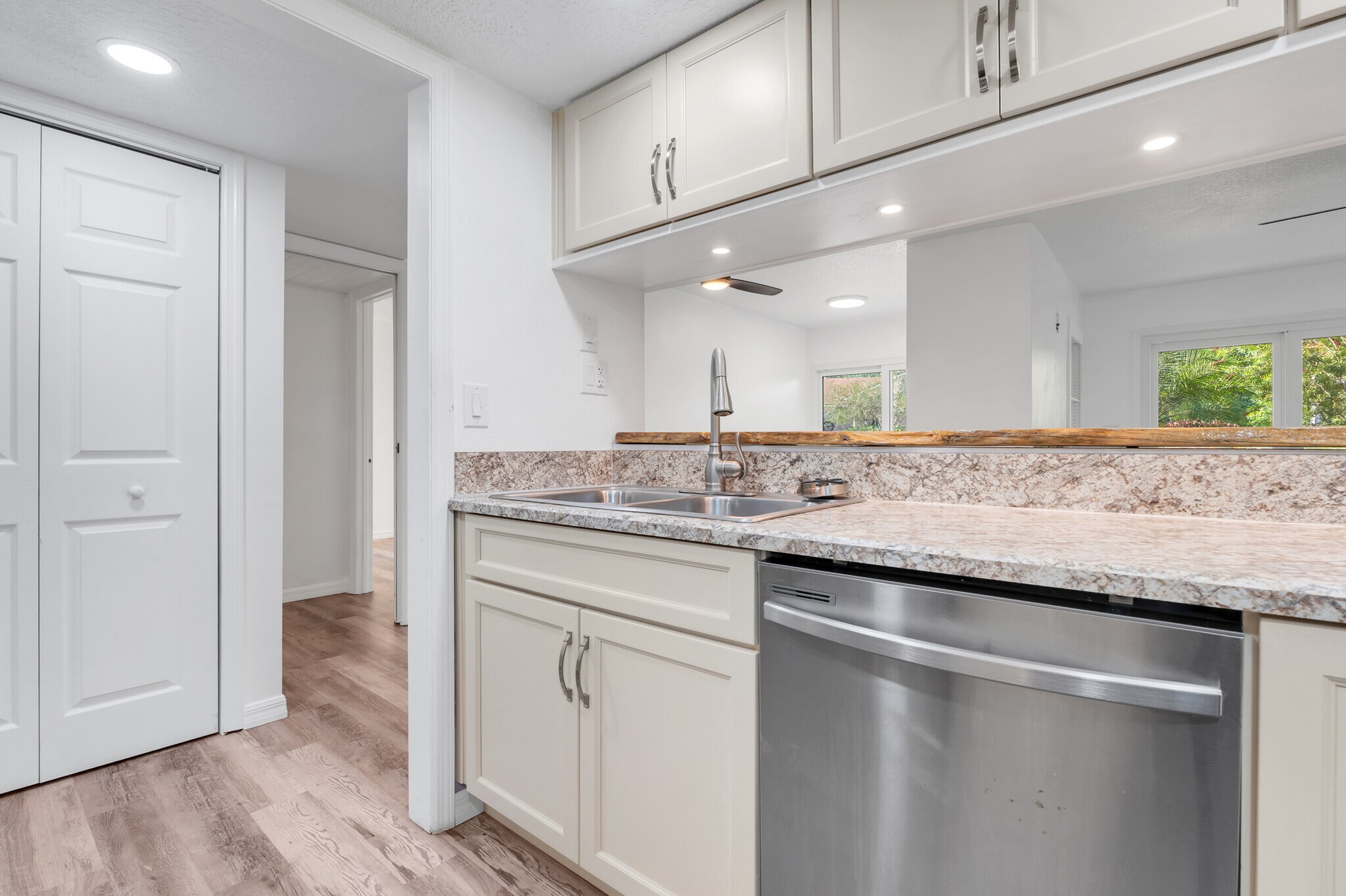 kitchen - 1051 S Highland St