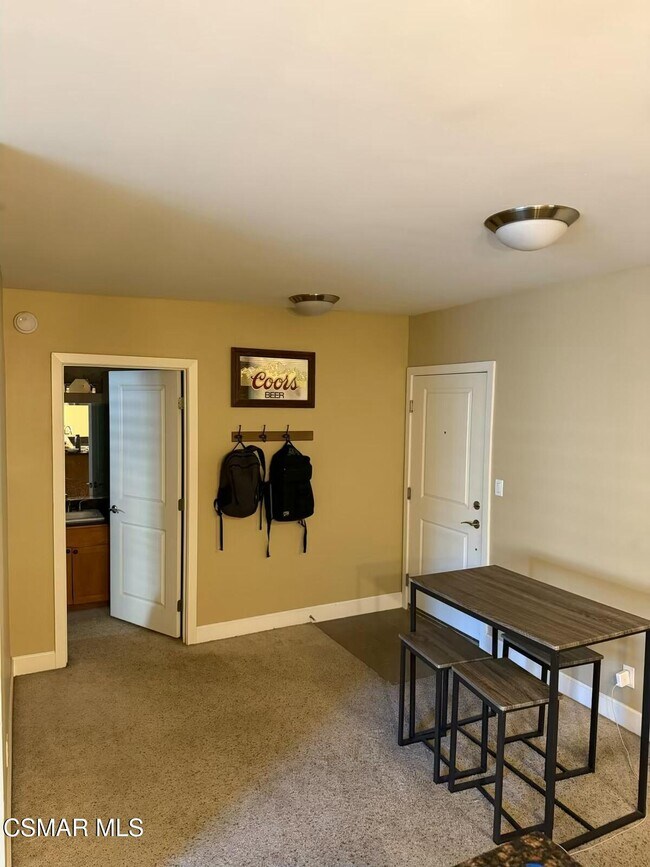 Building Photo - 10982 Roebling Ave