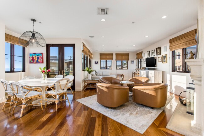 Building Photo - 320 33rd Pl