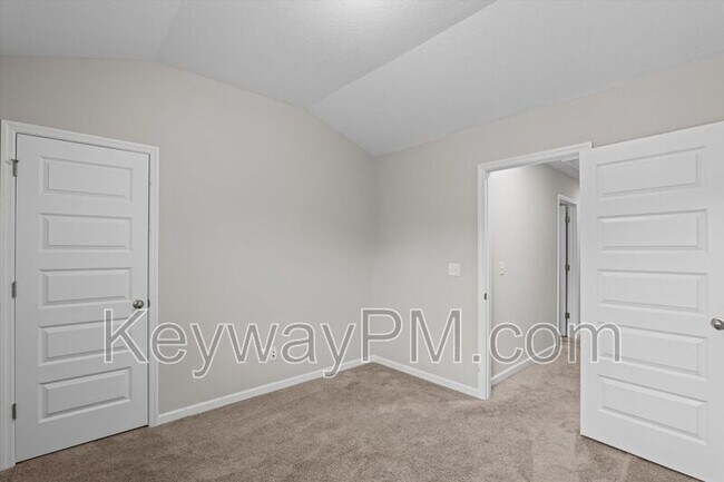 Building Photo - 1043 Linsmore Ave