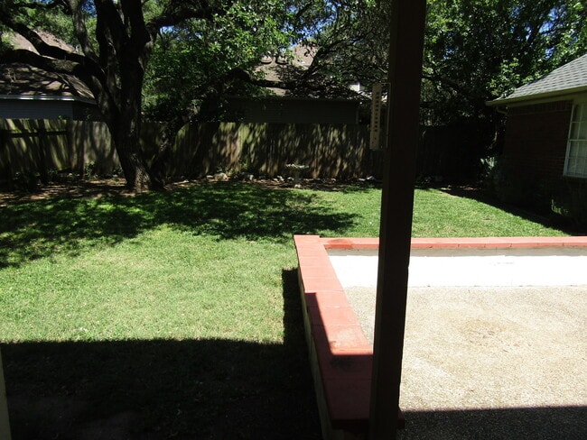 Building Photo - 6106 John Chisum Ln
