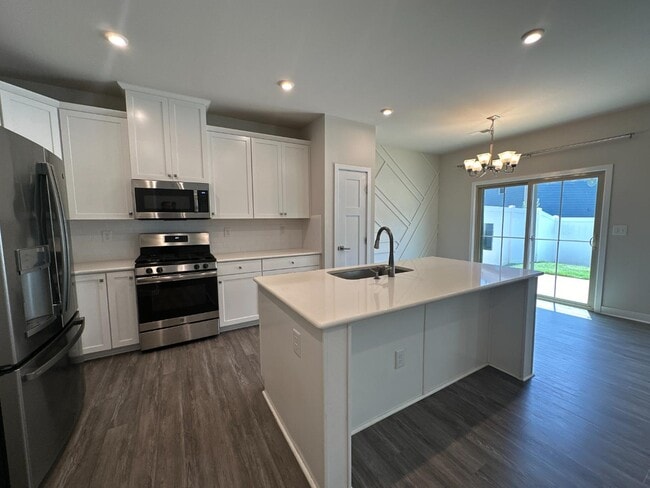 Building Photo - 145 Beacon Dr