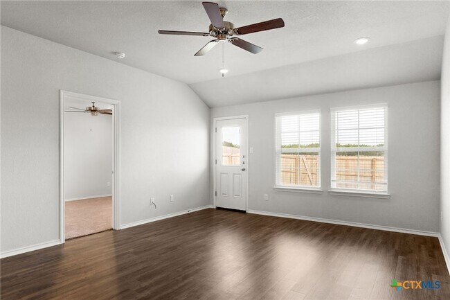 Building Photo - 1218 LEXINGTON Dr