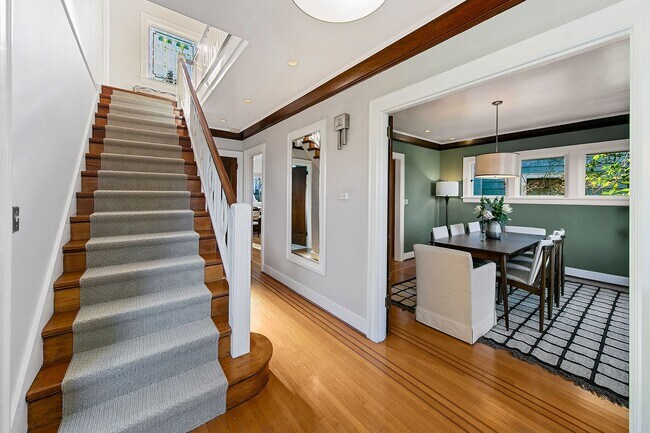 Building Photo - Capitol Hill View Home