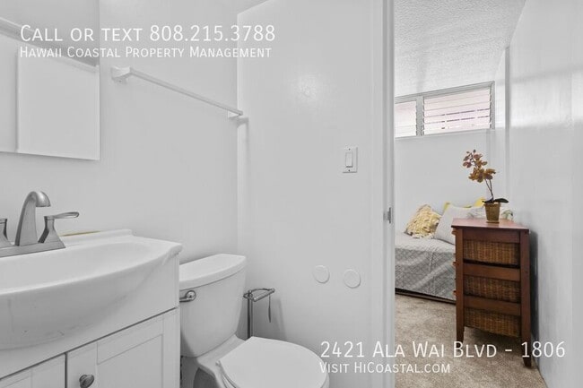 Building Photo - 2421 Ala Wai Blvd