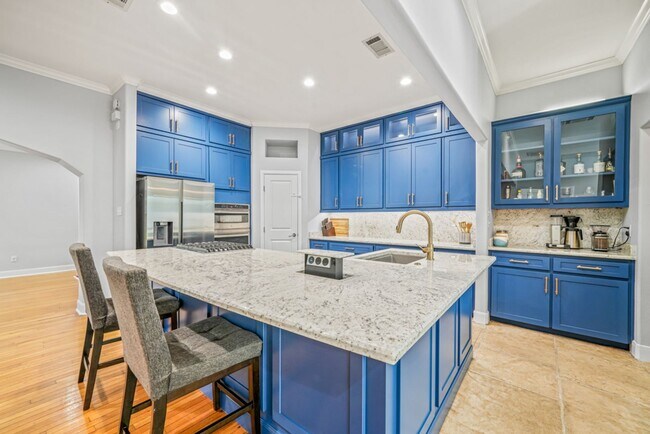 Building Photo - 258 Tuxedo Ave