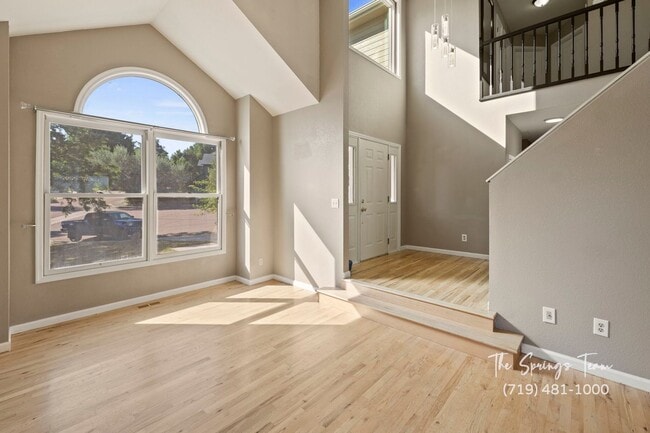 Building Photo - SPECTACULARLY HUGE 6BD HOME with PANORAMIC MOUNTAIN VIEWS - Security Deposit Waiver Available