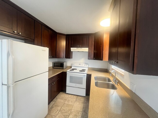 Building Photo - Gower Properties - 046-3