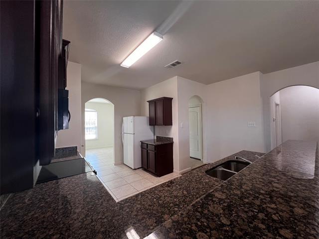 Building Photo - 208 Cottonwood Dr