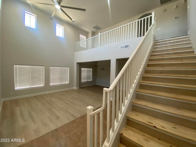 Building Photo - 4909 E Colonial Dr