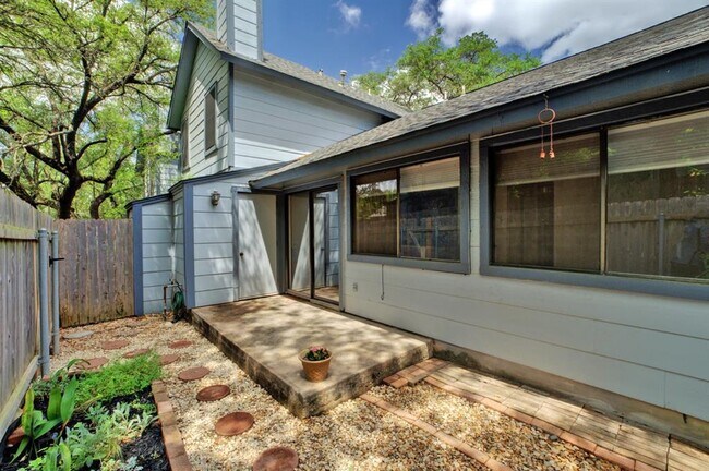 Building Photo - 1411 Gracy Farms Ln