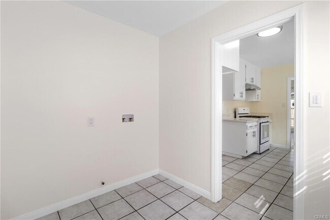 Building Photo - 14724 Strathern St