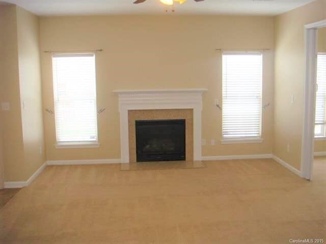 Building Photo - Great Home Community Pools Like A Resort