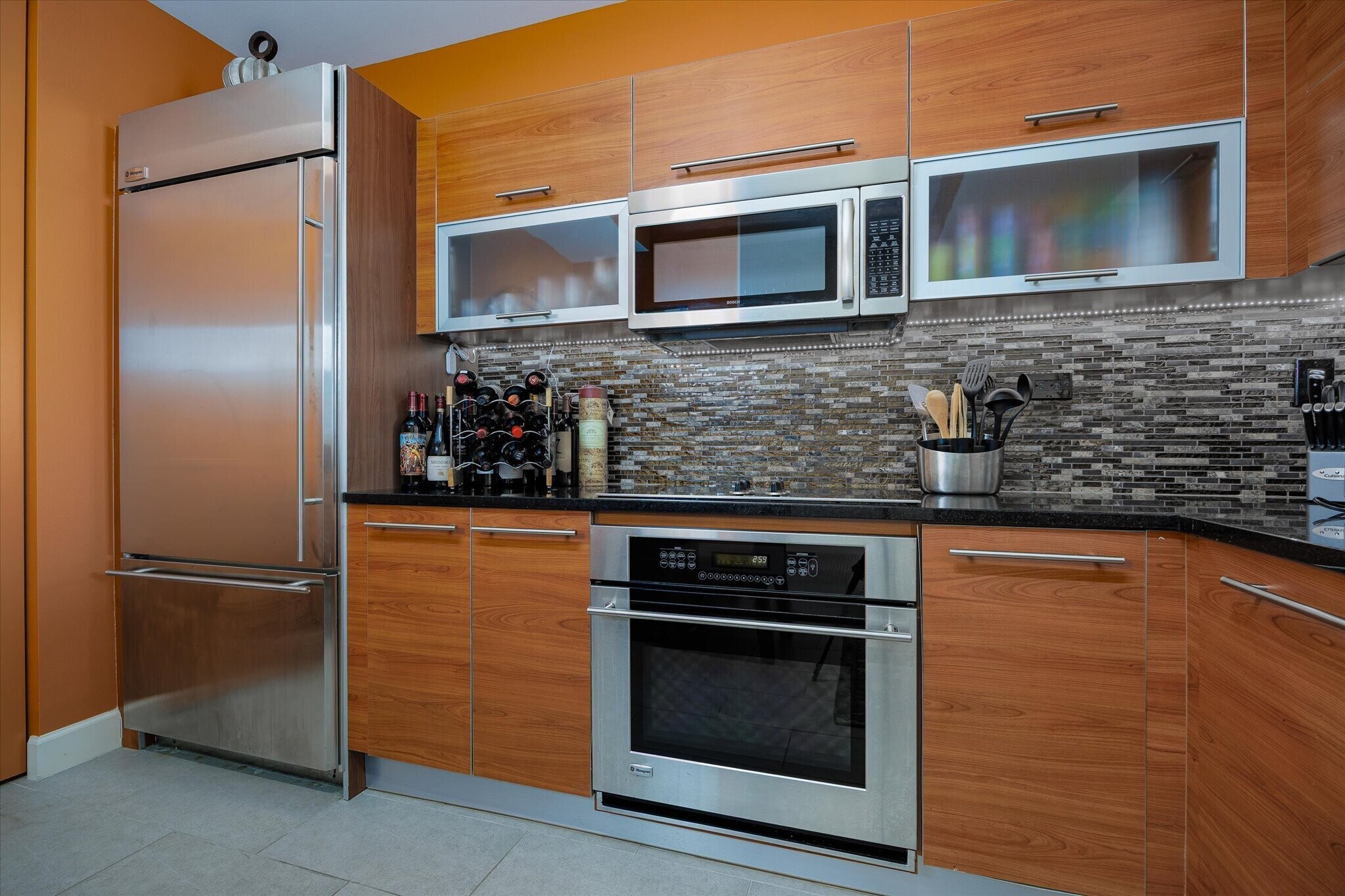 Building Photo - 3000 Oasis Grand Blvd