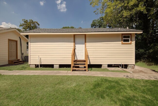 Building Photo - 1118 Cypress St