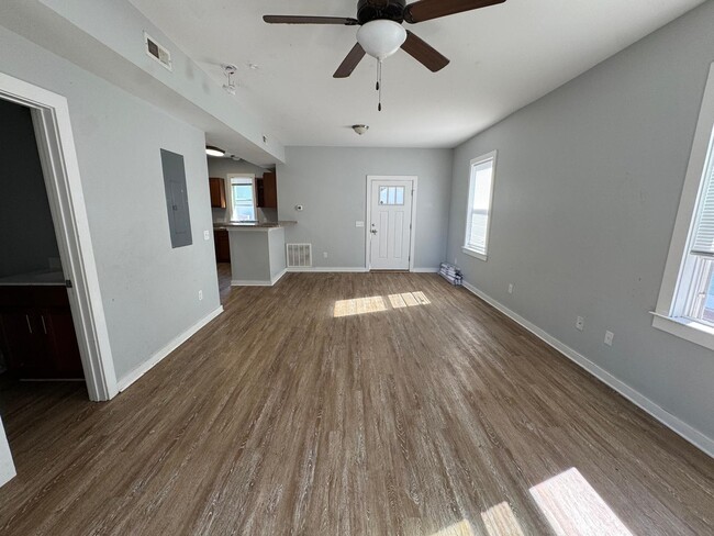 Building Photo - 1907 Grayson St